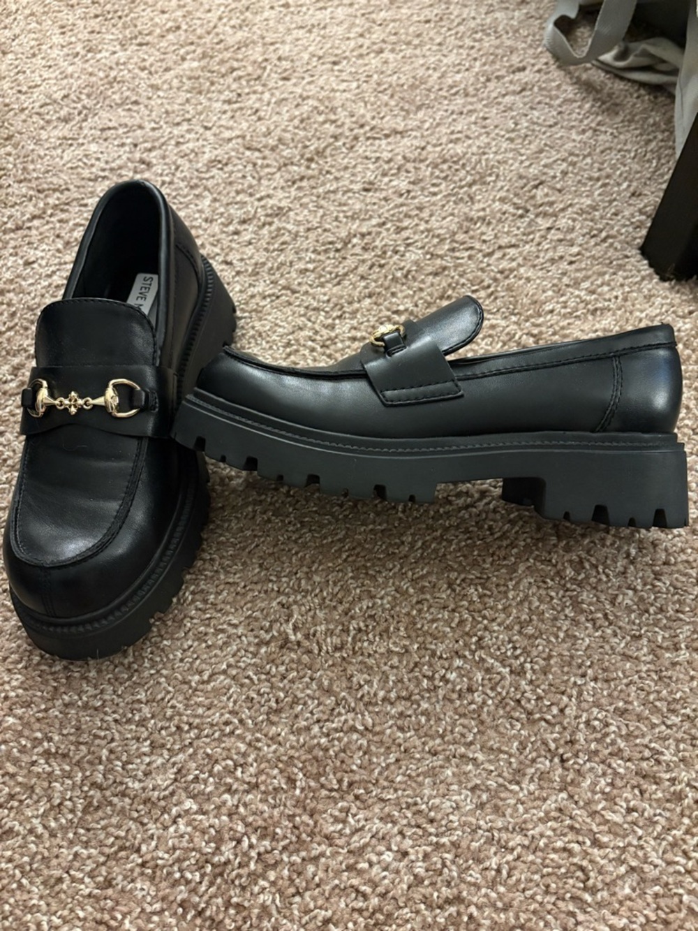 Steve Madden Levett Loafers Black Leather with Gold Hardware - Picture 2 of 5
